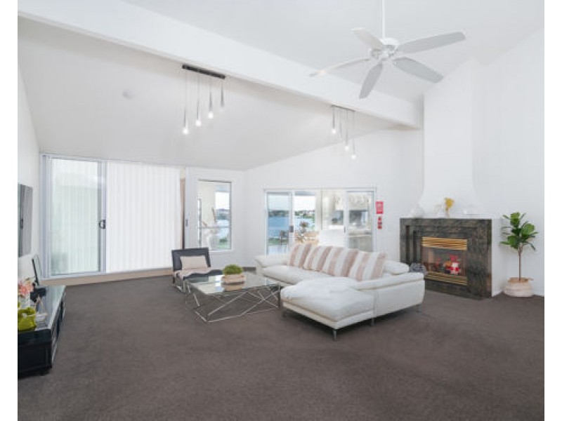 60 Port Jackson Boulevard Clear Island Waters, Clear Island Waters QLD 4226