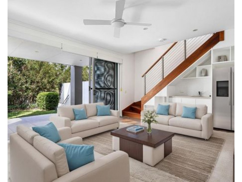 8 Brooklyn Crescent, Robina, Robina QLD 4226
