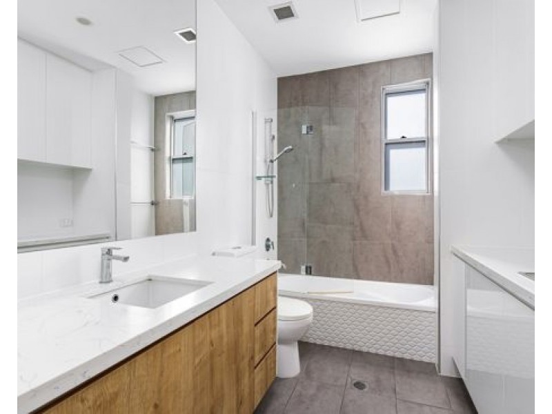 8 Brooklyn Crescent, Robina, Robina QLD 4226