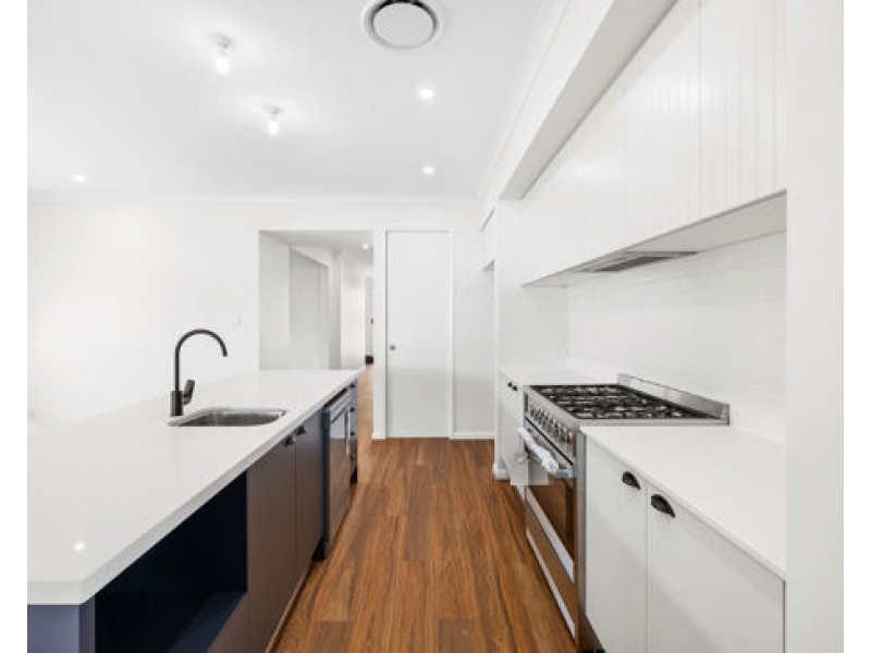 7 TIVOLI AVENUE, Greenbank QLD 4124
