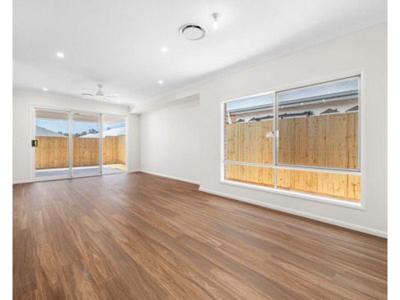 7 TIVOLI AVENUE, Greenbank QLD 4124