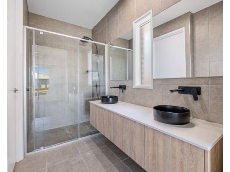 7 TIVOLI AVENUE, Greenbank QLD 4124