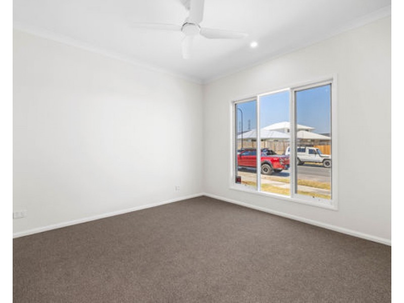 7 TIVOLI AVENUE, Greenbank QLD 4124