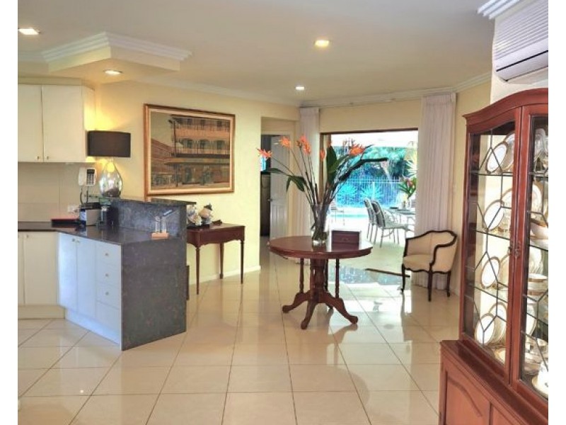3 Palmetto Street, Palm Cove QLD 4879