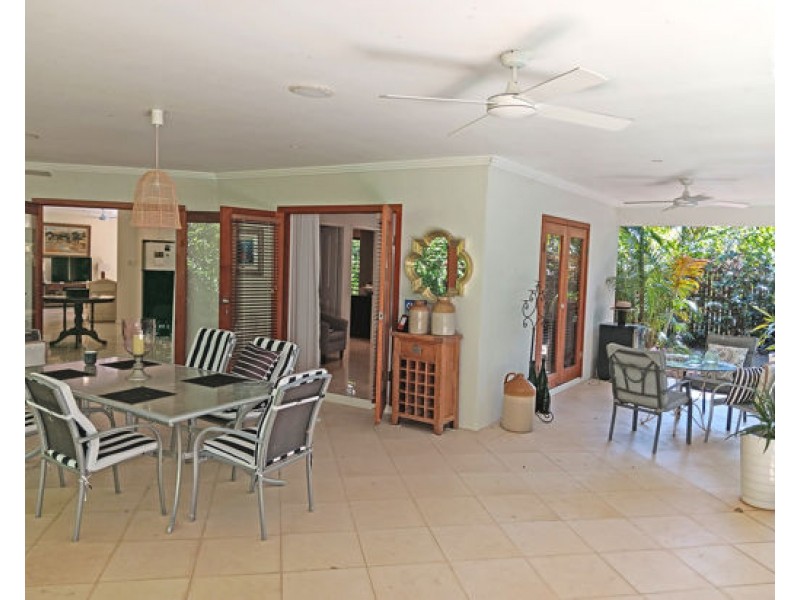 3 Palmetto Street, Palm Cove QLD 4879