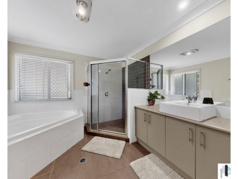 37 Rainbow Circuit, Coomera QLD 4209