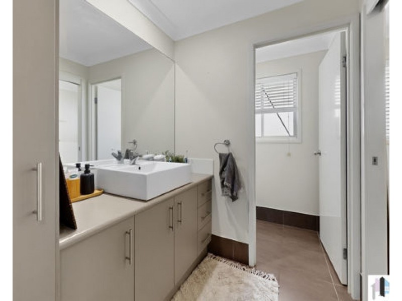 37 Rainbow Circuit, Coomera QLD 4209