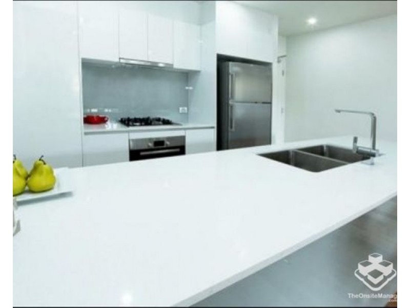 7/2 Laurence St, St Lucia QLD 4067