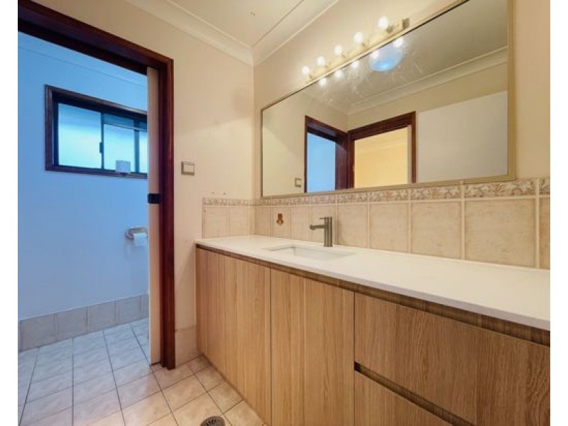 78 Rosia Rd, Park Ridge QLD 4125