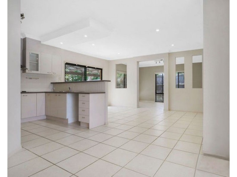 15 Cocoparra Cres, Parkinson QLD 4115