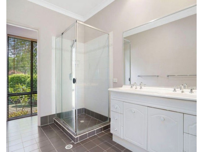 15 Cocoparra Cres, Parkinson QLD 4115