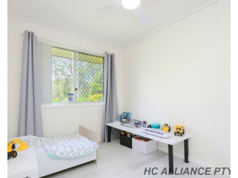 1 GAZANIA STREET, Kingston QLD 4114