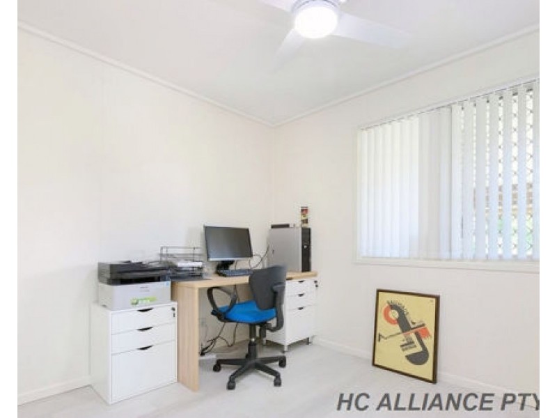 1 GAZANIA STREET, Kingston QLD 4114