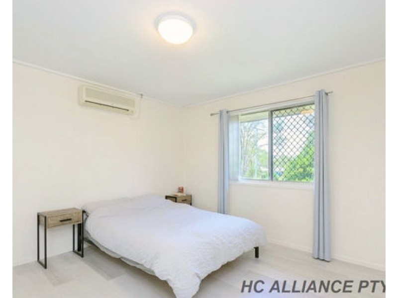 1 GAZANIA STREET, Kingston QLD 4114