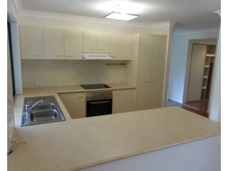 1 Hampshire Ct, Calamvale QLD 4116