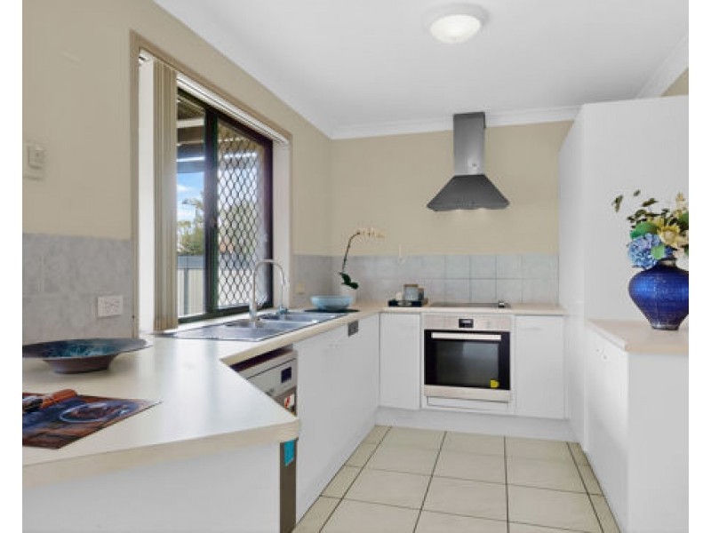 2/184 Greenacre Drive, Arundel QLD 4214