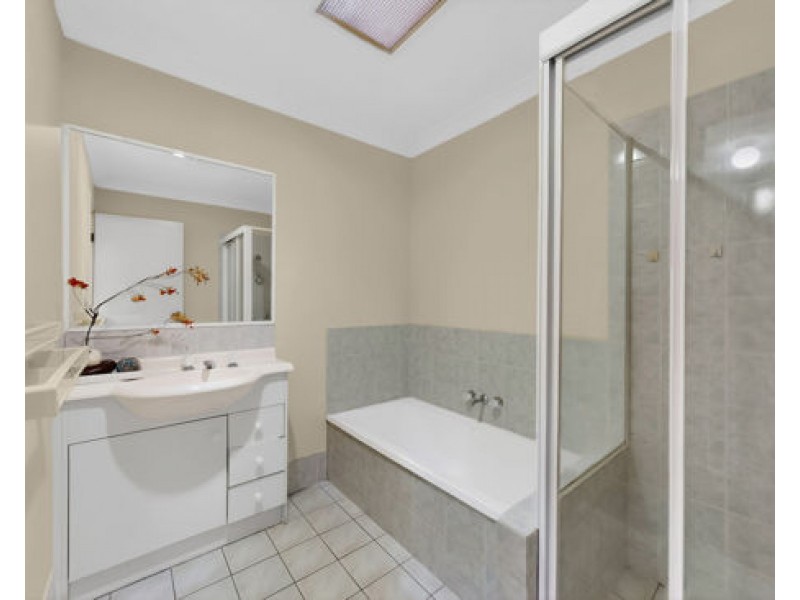 2/184 Greenacre Drive, Arundel QLD 4214