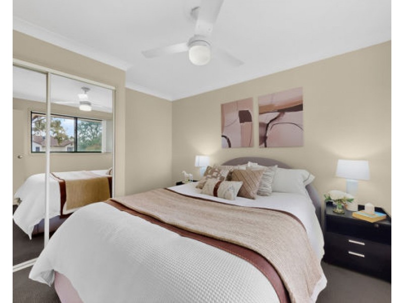 2/184 Greenacre Drive, Arundel QLD 4214