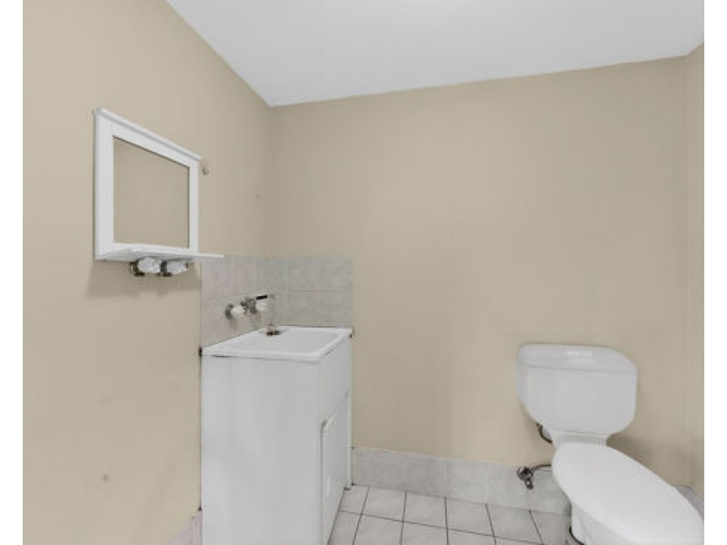 2/184 Greenacre Drive, Arundel QLD 4214