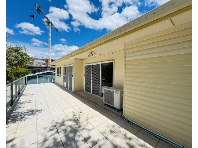 3/104 Eugaree Street, Southport QLD 4215