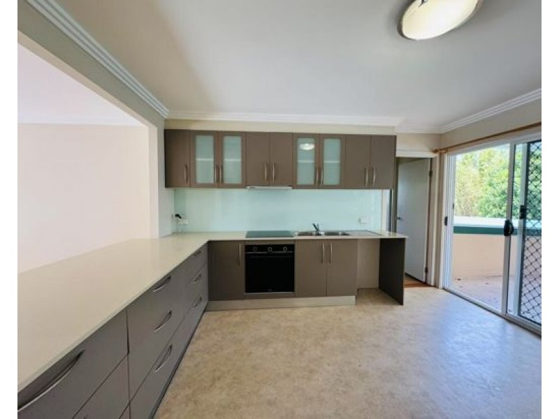 3/104 Eugaree Street, Southport QLD 4215