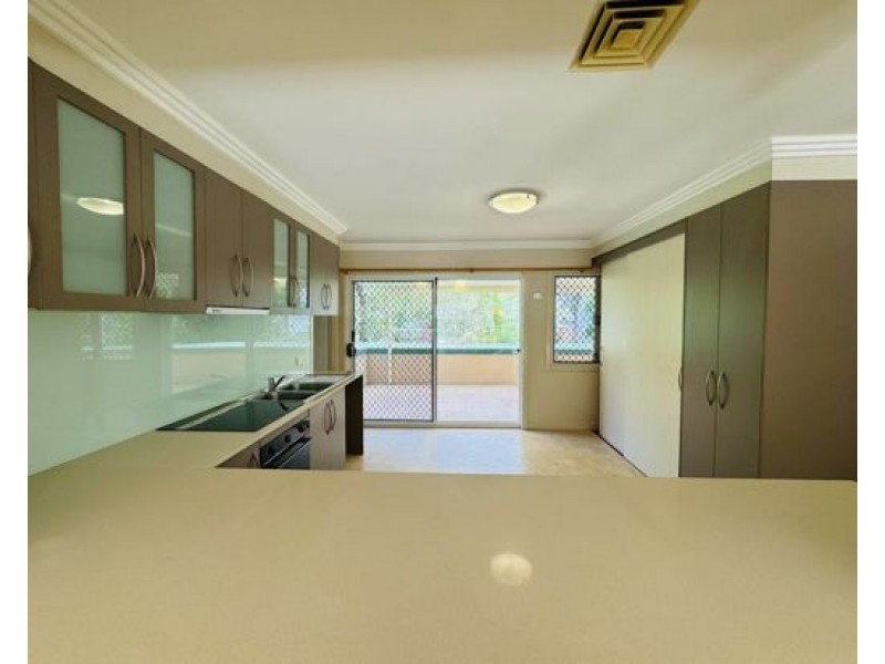 3/104 Eugaree Street, Southport QLD 4215