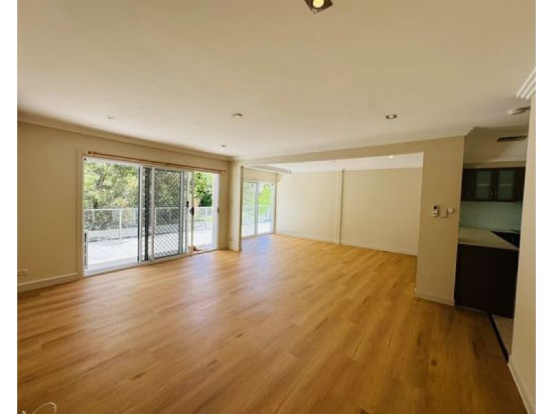 3/104 Eugaree Street, Southport QLD 4215