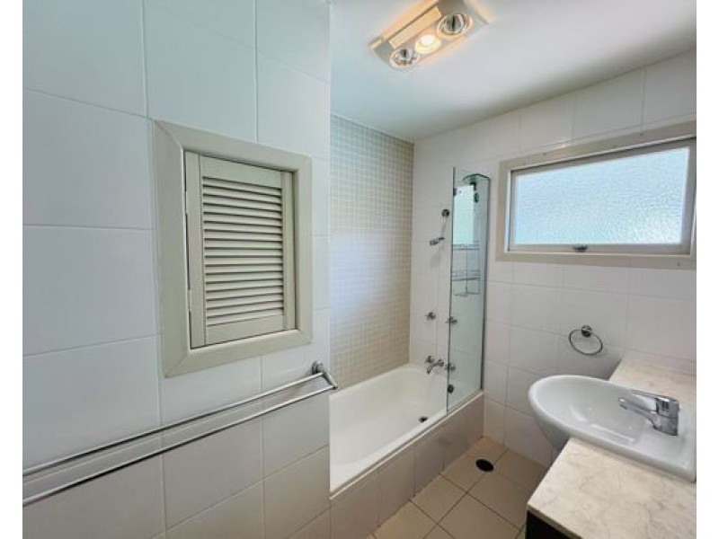 3/104 Eugaree Street, Southport QLD 4215