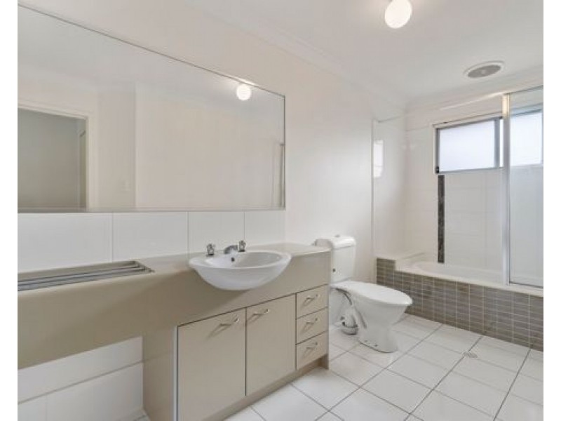 5 /131 McAuley Parade, Pacific Pines QLD 4211