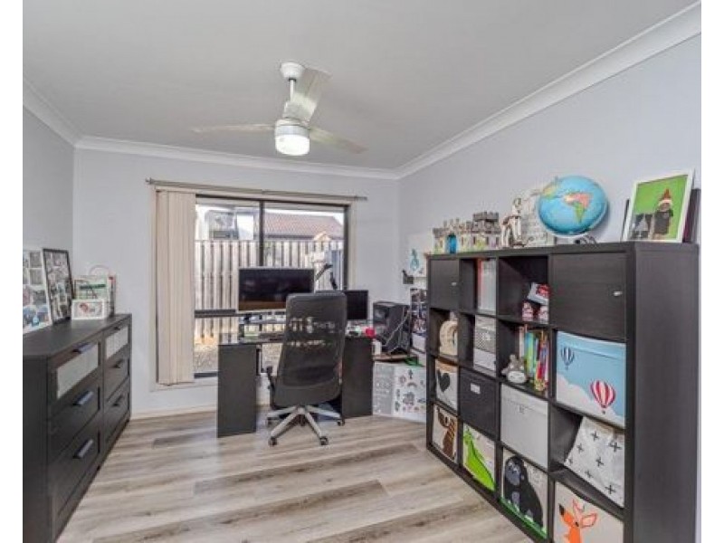 23 Witheren Cct, Pacific Pines QLD 4211