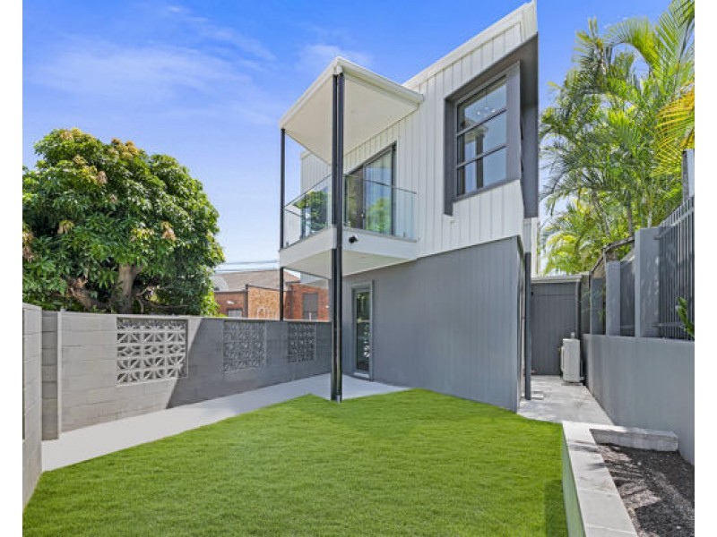 18A AGNEW ST, Norman Park QLD 4170