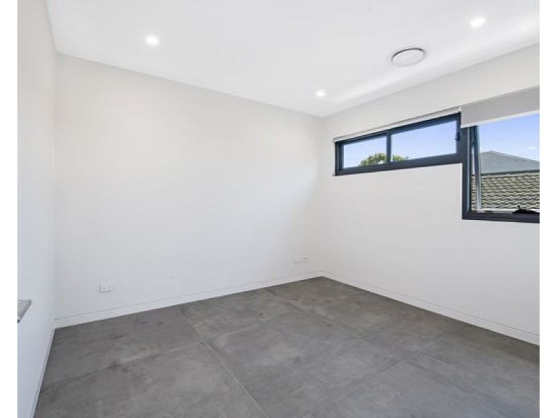 18A AGNEW ST, Norman Park QLD 4170