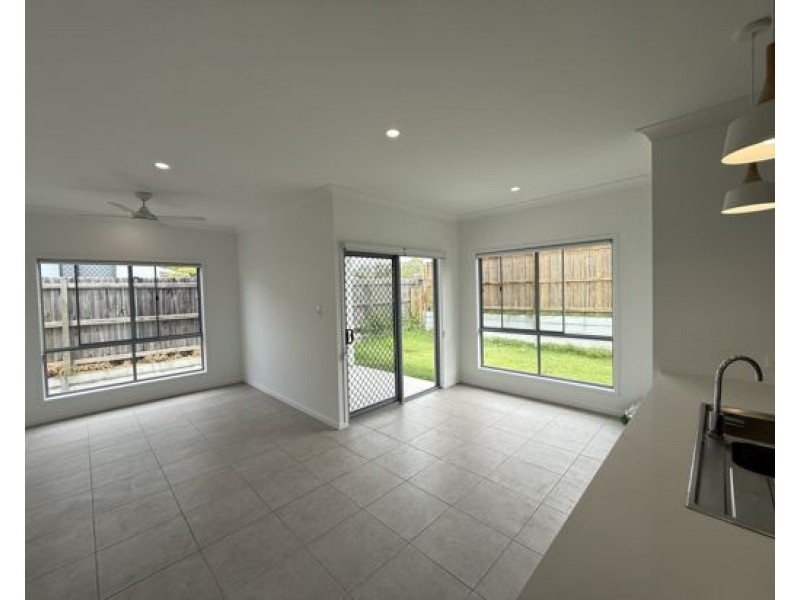 15 Mason Cloes, Redbank Plains QLD 4301