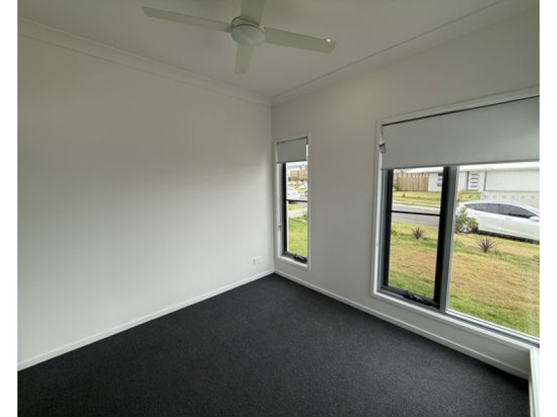 15 Mason Cloes, Redbank Plains QLD 4301