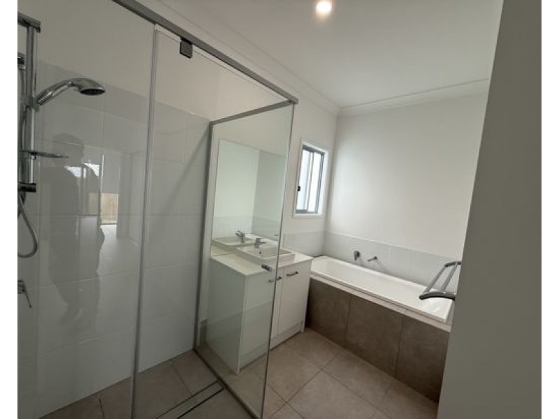 15 Mason Cloes, Redbank Plains QLD 4301