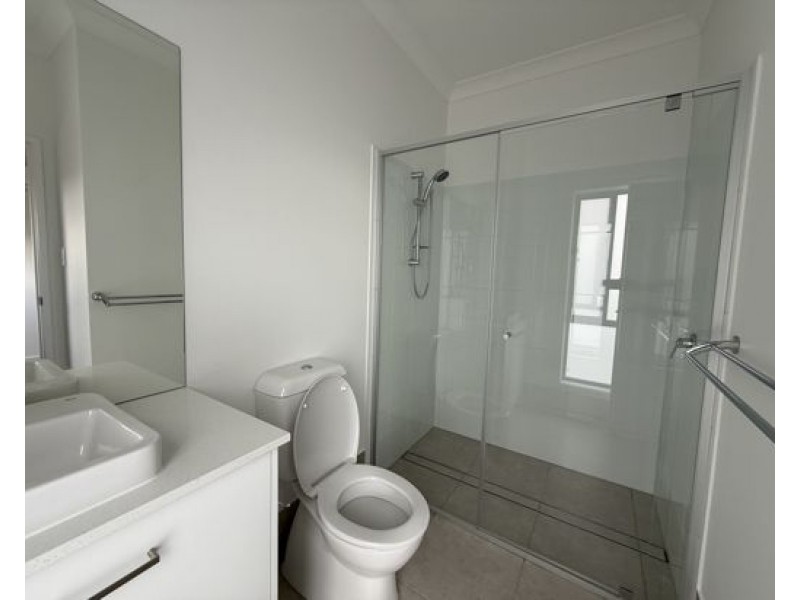 15 Mason Cloes, Redbank Plains QLD 4301