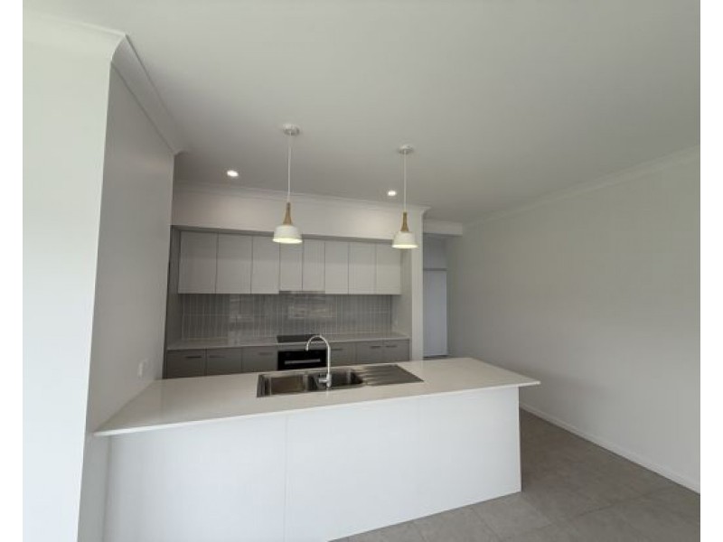 15 Mason Cloes, Redbank Plains QLD 4301