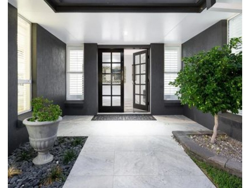 6 Madeleine Ct, Newport QLD 4020