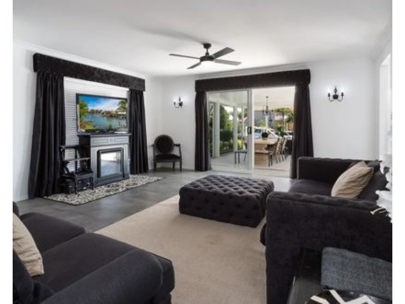 6 Madeleine Ct, Newport QLD 4020