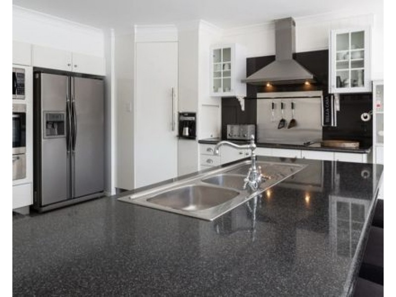 6 Madeleine Ct, Newport QLD 4020