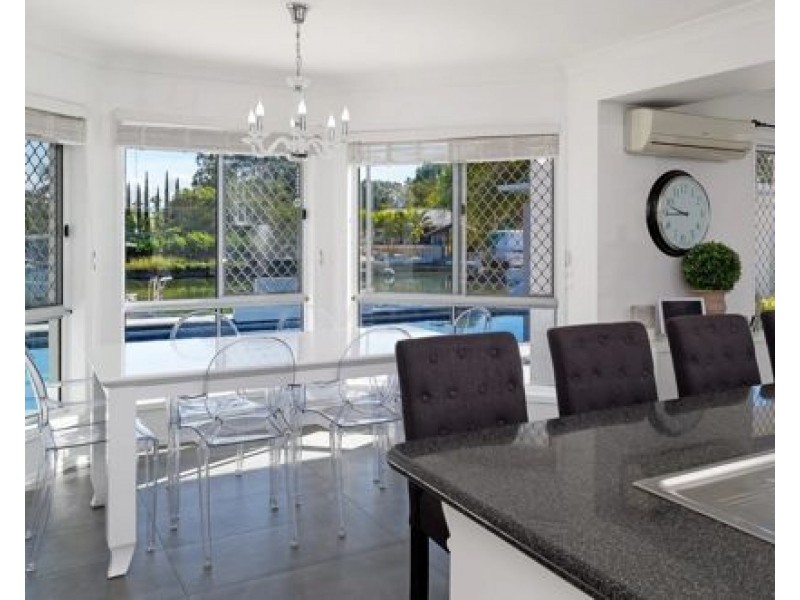 6 Madeleine Ct, Newport QLD 4020