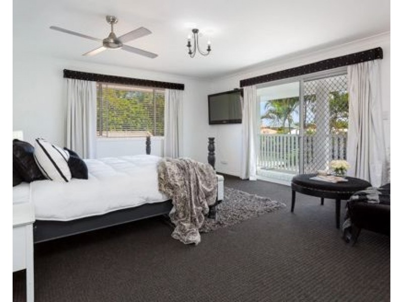 6 Madeleine Ct, Newport QLD 4020