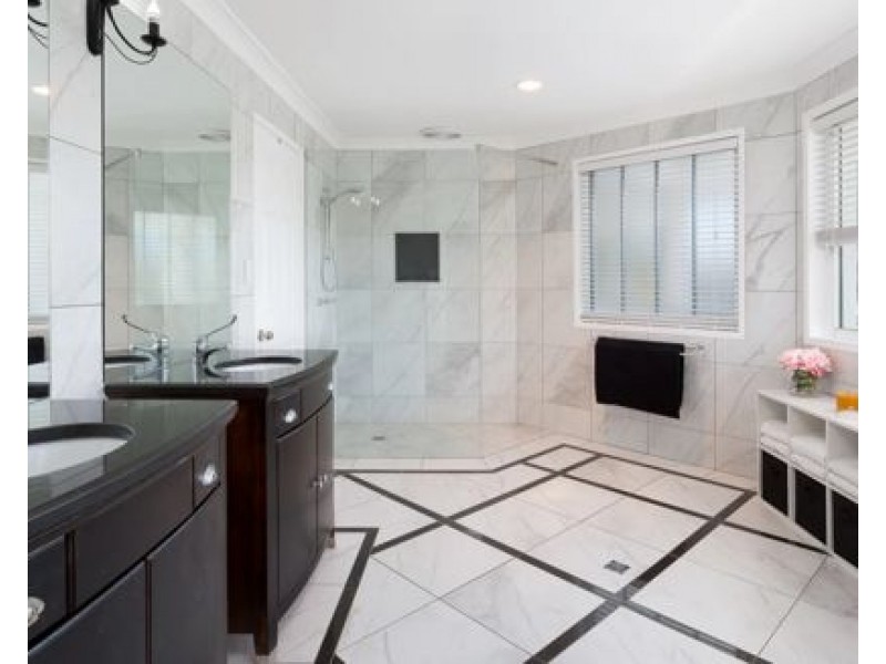 6 Madeleine Ct, Newport QLD 4020