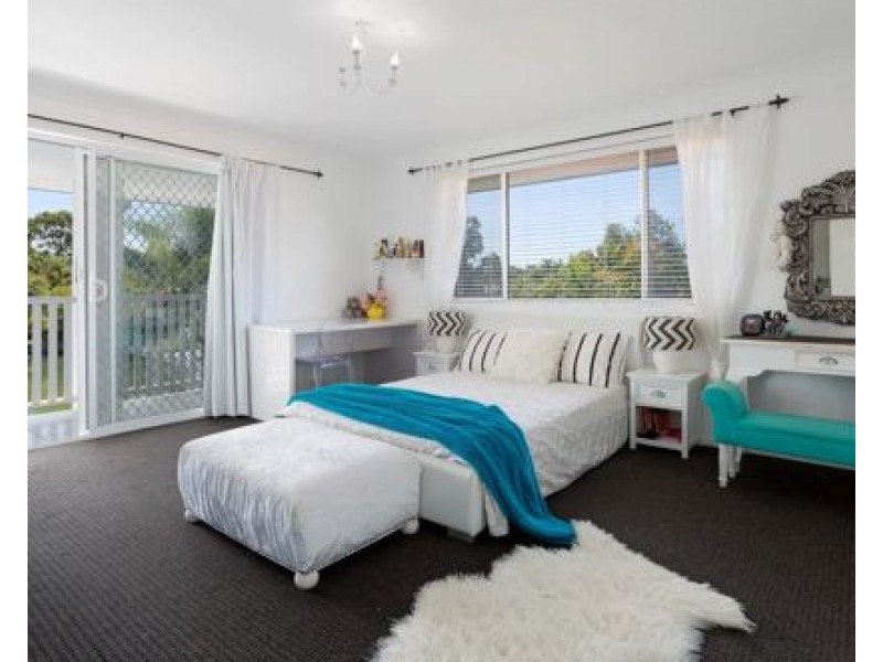 6 Madeleine Ct, Newport QLD 4020