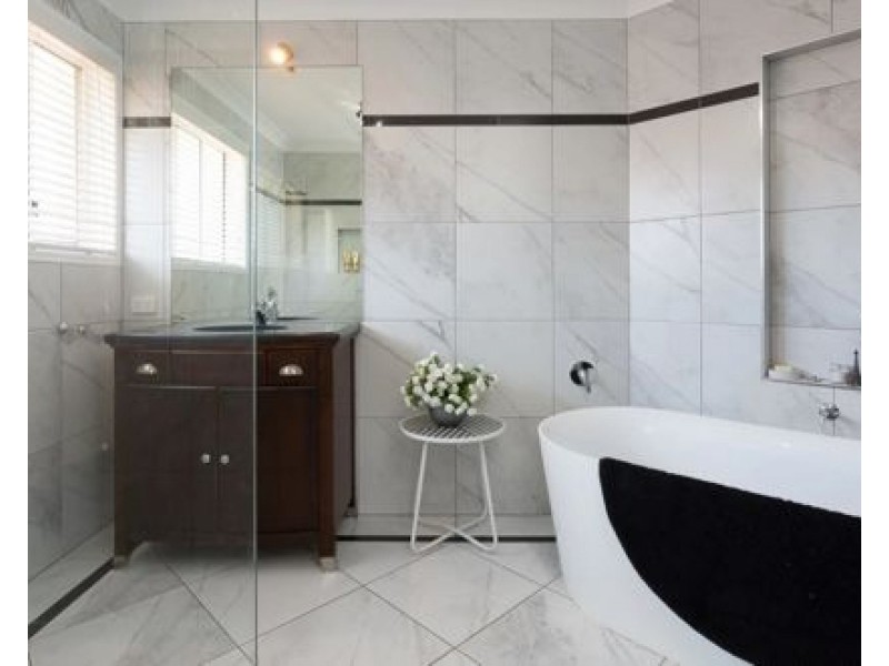 6 Madeleine Ct, Newport QLD 4020