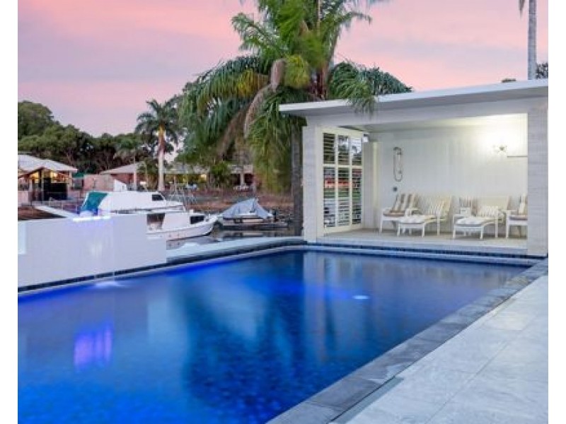 6 Madeleine Ct, Newport QLD 4020