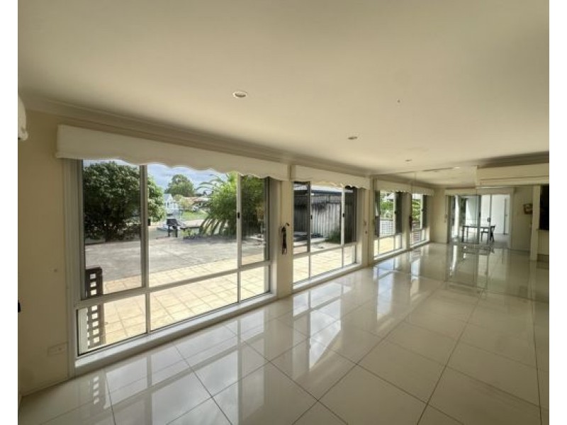 16 Saxonvale Terrace, Mermaid Waters QLD 4218