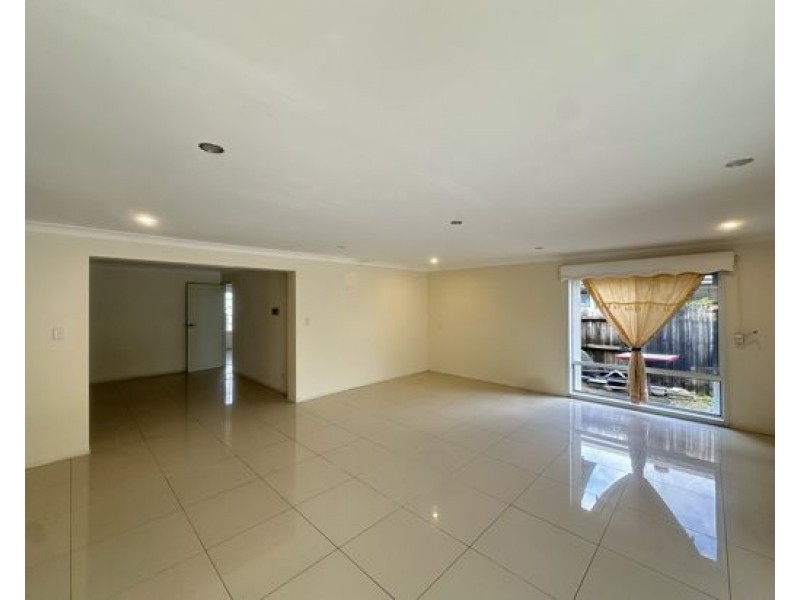 16 Saxonvale Terrace, Mermaid Waters QLD 4218