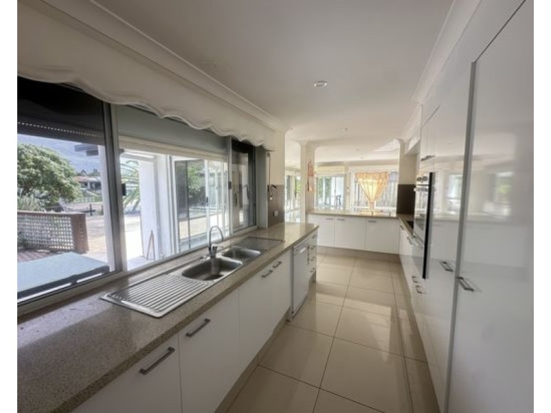 16 Saxonvale Terrace, Mermaid Waters QLD 4218