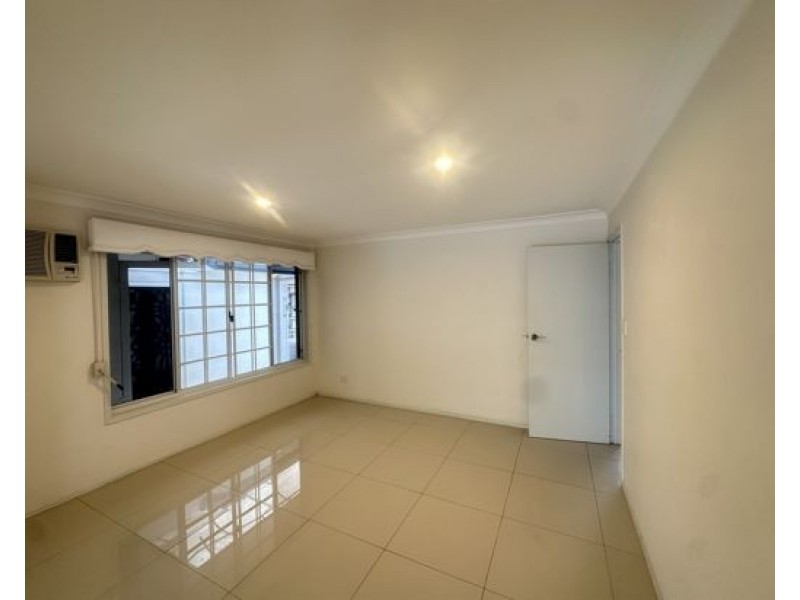 16 Saxonvale Terrace, Mermaid Waters QLD 4218